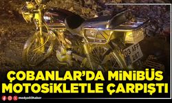 Çobanlar’da minibüs motosikletle çarpıştı