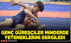 Genç güreşçiler minderde yeteneklerini sergiledi