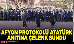 Afyon protokolü Atatürk anıtına çelenk sundu