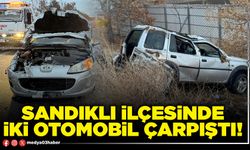 Sandıklı ilçesinde iki otomobil çarpıştı!