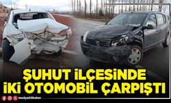 Şuhut ilçesinde iki otomobil çarpıştı