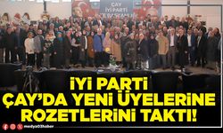 İYİ Parti Çay’da yeni üyelerine rozetlerini taktı!