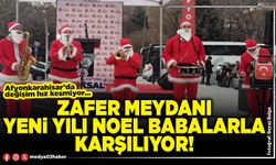 Zafer Meydanı yeni yılı Noel Babalarla karşılıyor!