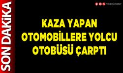 Kaza yapan otomobillere yolcu otobüsü çarptı