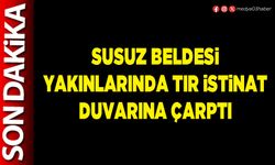 Susuz Beldesi yakınlarında tır istinat duvarına çarptı