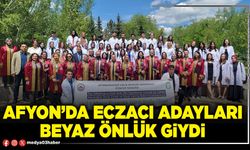 Afyon’da eczacı adayları beyaz önlük giydi