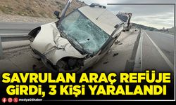 Savrulan araç refüje girdi, 3 kişi yaralandı