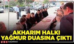 Akharım halkı yağmur duasına çıktı