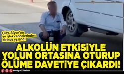Alkolün etkisiyle yolun ortasına oturup ölüme davetiye çıkardı!