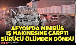 Afyon’da minibüs iş makinesine çarptı sürücü ölümden döndü