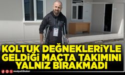 Koltuk değnekleriyle geldiği maçta takımını yalnız bırakmadı