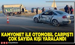 Kamyonet ile otomobil çarpıştı çok sayıda kişi yaralandı
