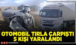 Otomobil tırla çarpıştı 5 kişi yaralandı