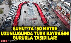Şuhut’ta 150 metre uzunluğunda Türk Bayrağını gururla taşıdılar!