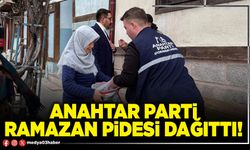 Anahtar Parti ramazan pidesi dağıttı!