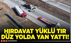 Hırdavat yüklü tır düz yolda yan yattı!