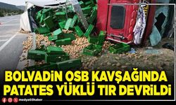 Bolvadin OSB kavşağında patates yüklü tır devrildi