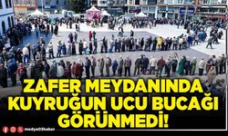 Zafer meydanında kuyruğun ucu bucağı görünmedi!
