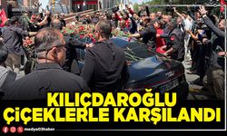 Kılıçdaroğlu çiçeklerle karşılandı