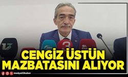 Cengiz Üstün mazbatasını alıyor
