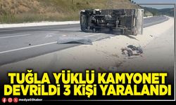 Tuğla yüklü kamyonet devrildi 3 kişi yaralandı