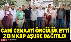 Cami cemaati öncülük etti 2 Bin kap aşure dağıtıldı