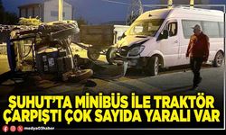 Şuhut’ta minibüs ile traktör çarpıştı çok sayıda yaralı var