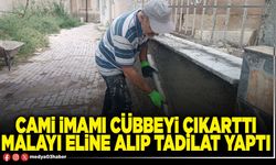 Cami imamı cübbeyi çıkarttı malayı eline alıp tadilat yaptı