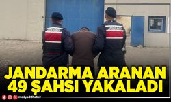 Jandarma aranan 49 şahsı yakaladı