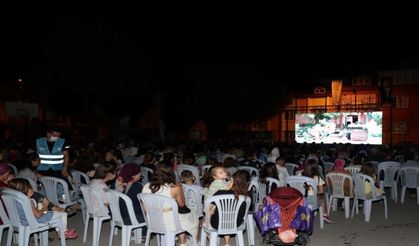 Binlerce kişi Akkonakta filmi keyfi yaşadı