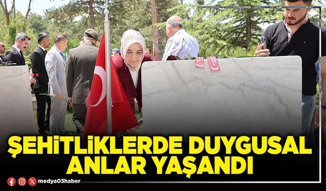 Şehitliklerde duygusal anlar yaşandı