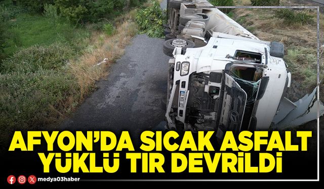 Afyon’da sıcak asfalt yüklü tır devrildi