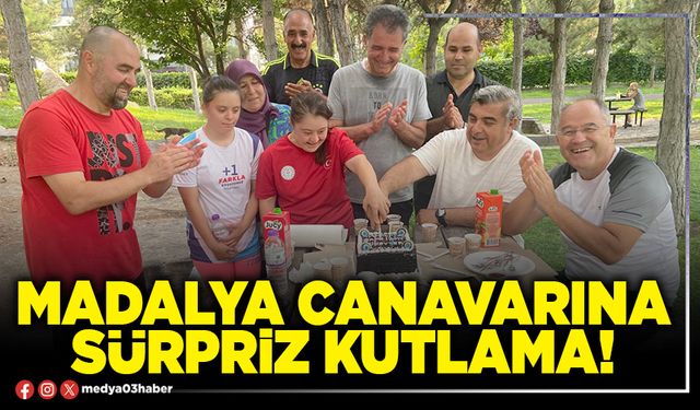 Madalya canavarına sürpriz kutlama!