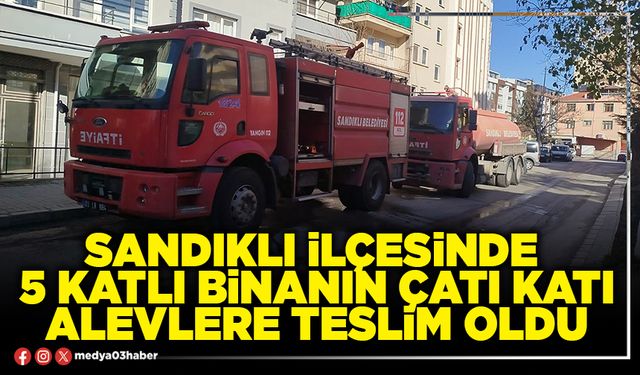 Sandıklı İlçesinde 5 katlı binanın çatı katı alevlere teslim oldu