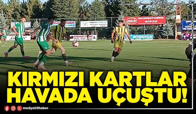 Kırmızı kartlar havada uçuştu!