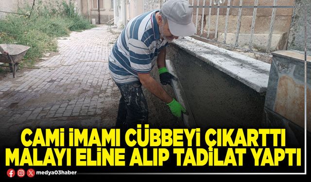 Cami imamı cübbeyi çıkarttı malayı eline alıp tadilat yaptı