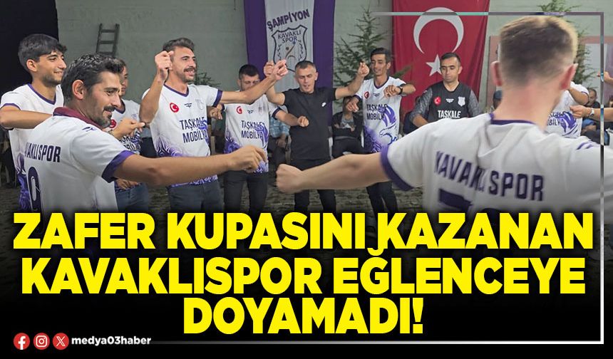 Zafer kupasını kazanan Kavaklıspor eğlenceye doyamadı!