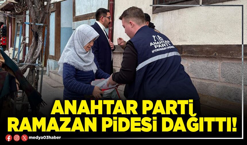 Anahtar Parti ramazan pidesi dağıttı!