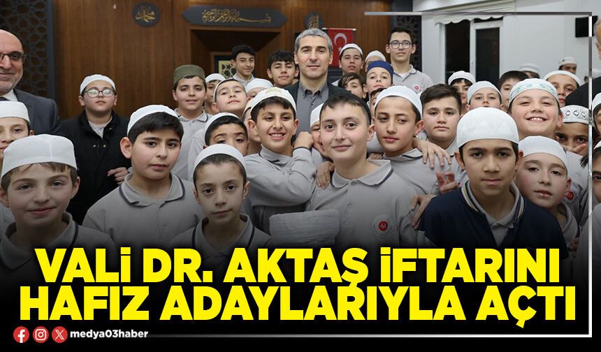 Vali Dr. Aktaş iftarını hafız adaylarıyla açtı