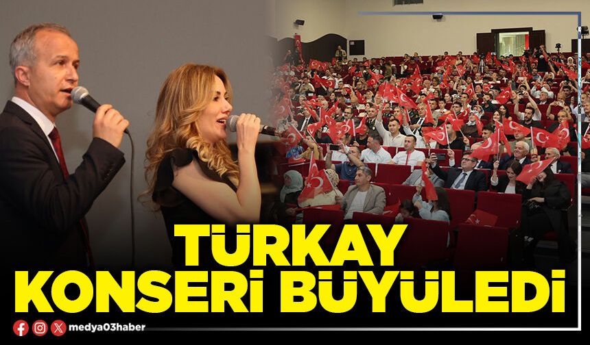 Türkay konseri büyüledi