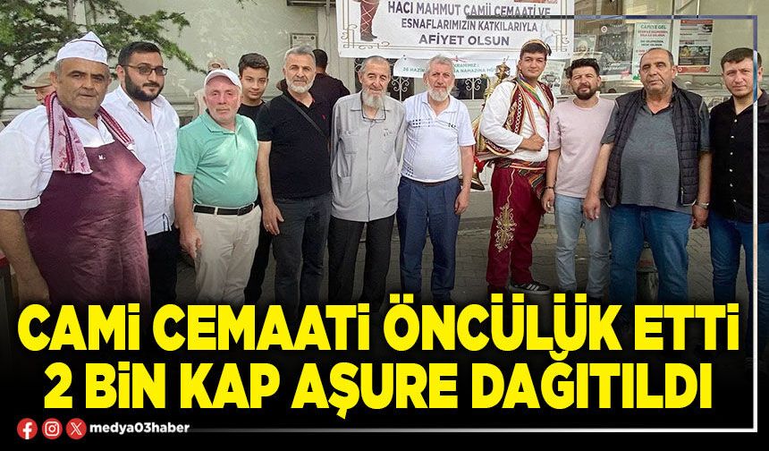 Cami cemaati öncülük etti 2 Bin kap aşure dağıtıldı