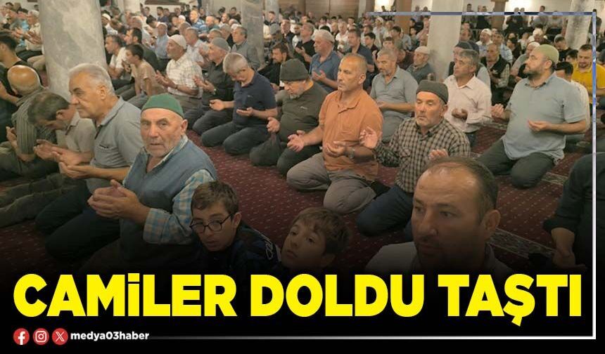 Camiler doldu taştı