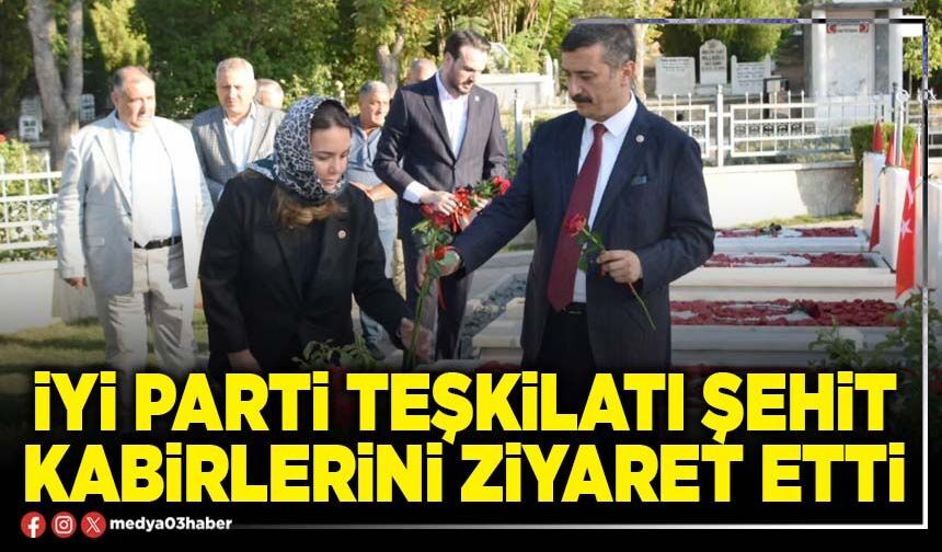 İYİ Parti teşkilatı şehit kabirlerini ziyaret etti