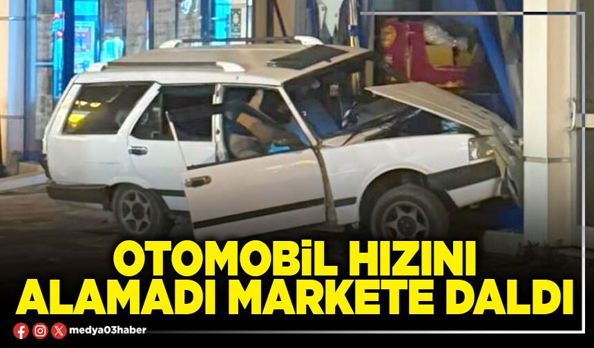 Otomobil hızını alamadı markete daldı