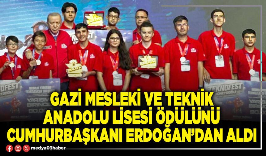 Gazi Mesleki ve Teknik Anadolu Lisesi ödülünü Cumhurbaşkanı Erdoğan’dan aldı
