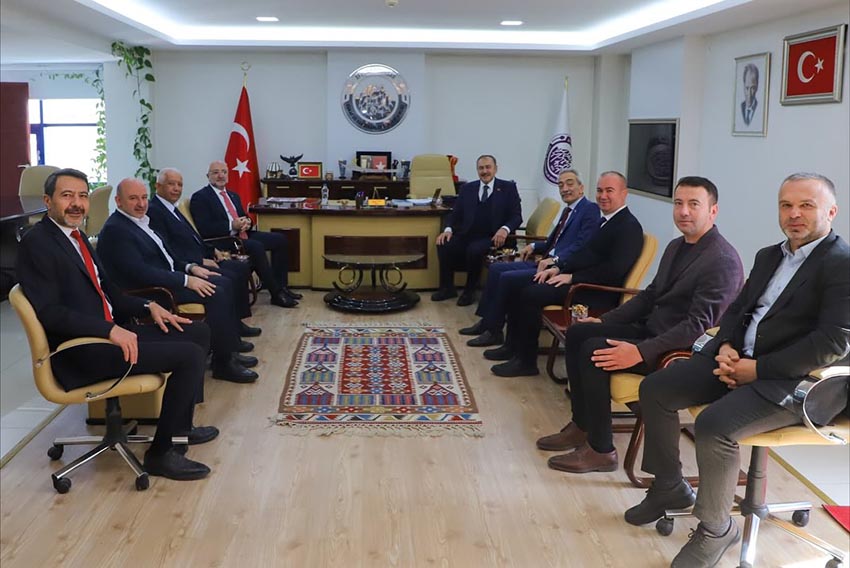 572229988 18084244205068096 3658971634544726063 N