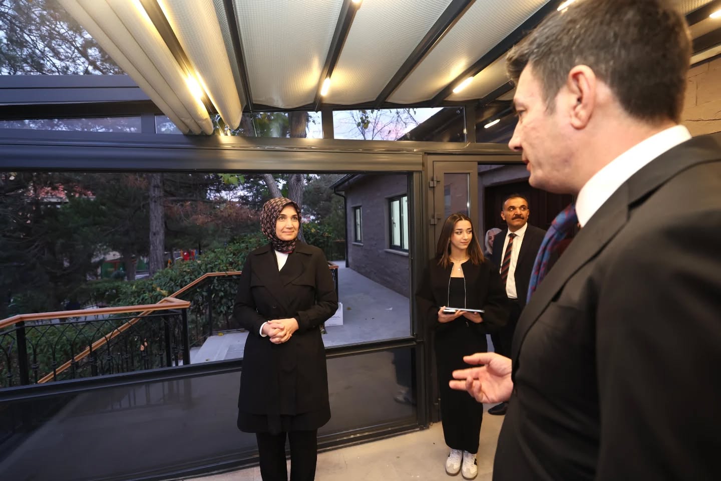 571862248 18300848242253484 6430042573383787945 N