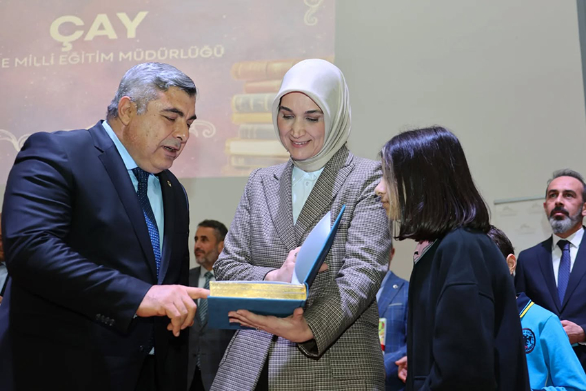 584308829 18305199046253484 3371906919786701454 N