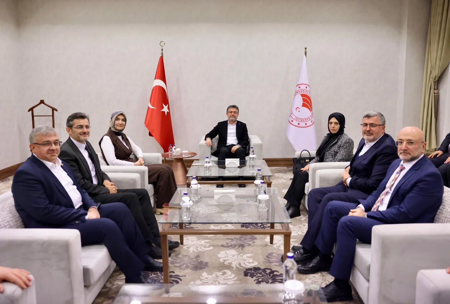 610769619 18307049143253484 5374601299822561737 N