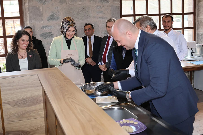 611246837 18307434268253484 7532737765440652638 N